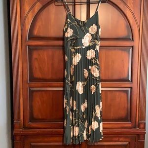 🌲 Green Floral Pleated Dress 🌲